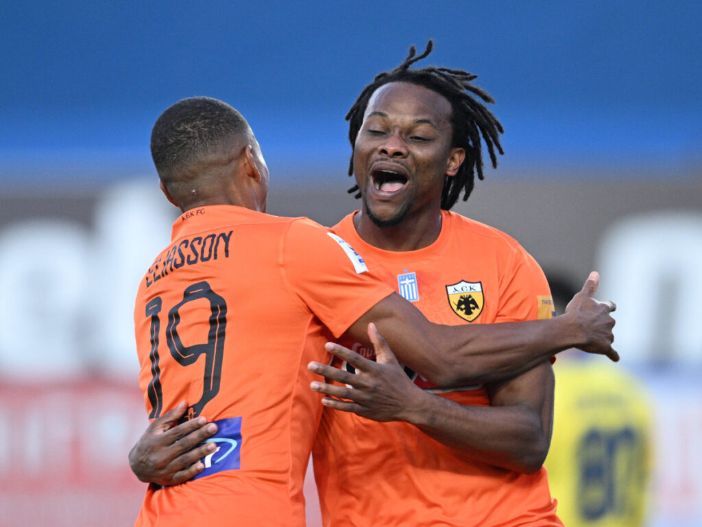 Ο Λιβάι Γκαρσία πανηγυρίζει το γκολ του στο Παναιτωλικός - ΑΕΚ