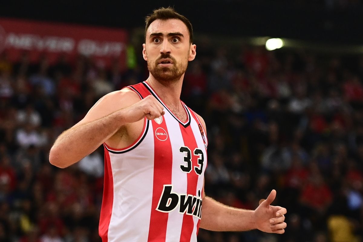 Μιλουτίνοβ