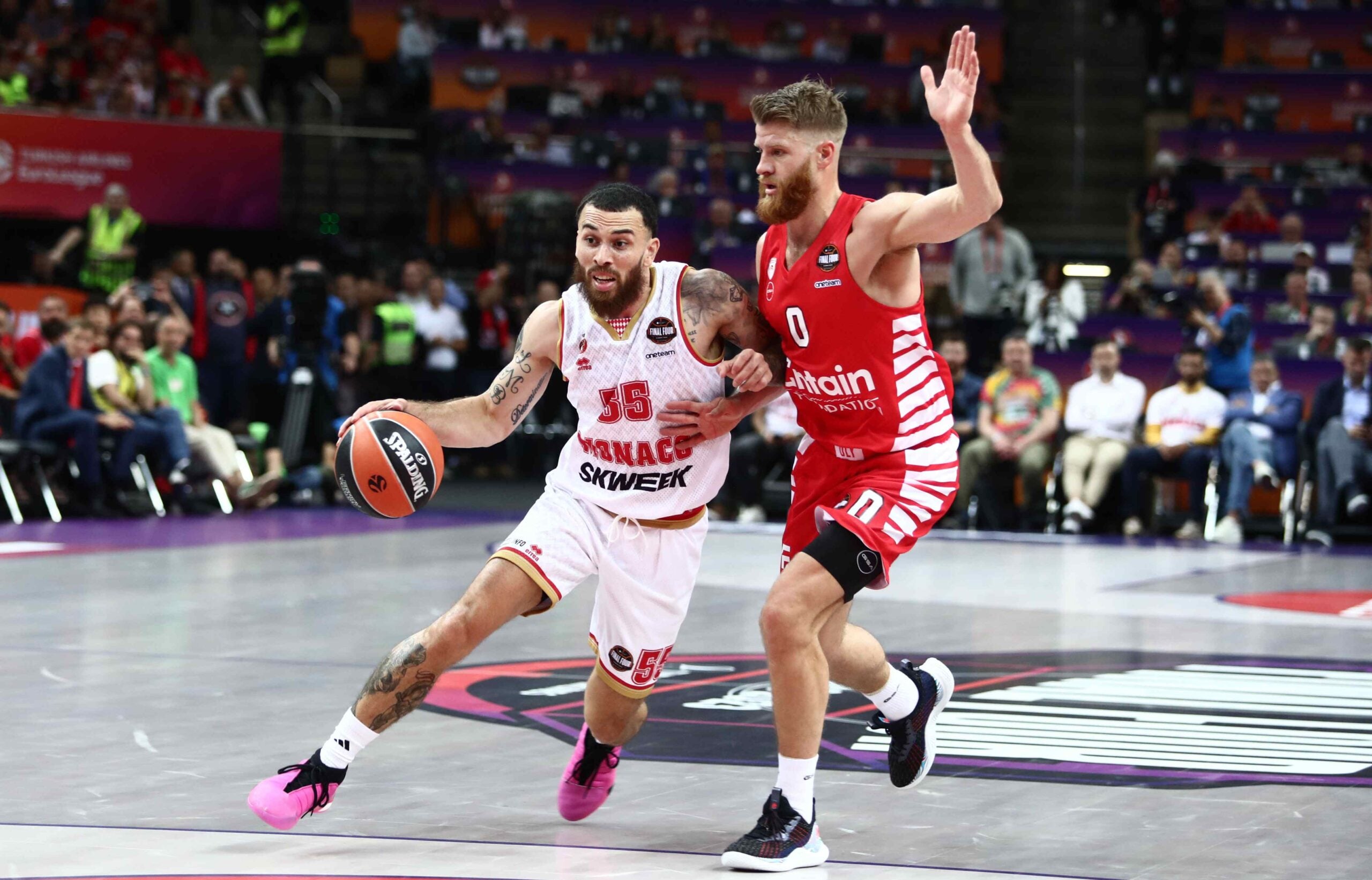 Δήλωση-«βόμβα» Μάικ Τζέιμς για Ολυμπιακό