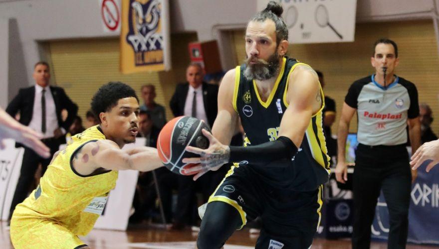 Τα βλέμματα στη Θεσσαλονίκη