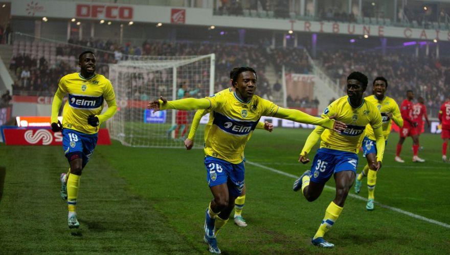 Τριάδα στο 10.00