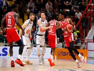 Ρέτζιο Εμίλια - Κουόρε Νάπολι