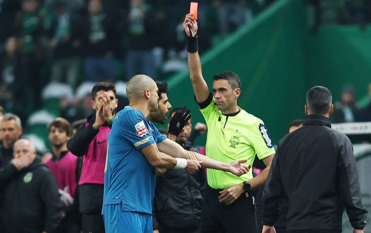 Πόρτο Μπενφίκα, το ντέρμπι της κόκκινης κάρτας