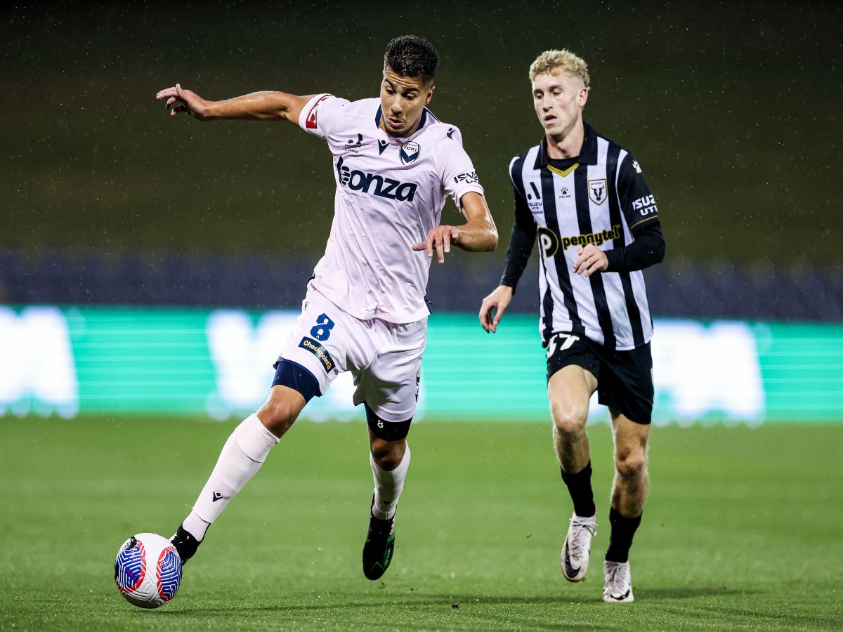 melmpoyrn-viktori-macarthur-fc-100224