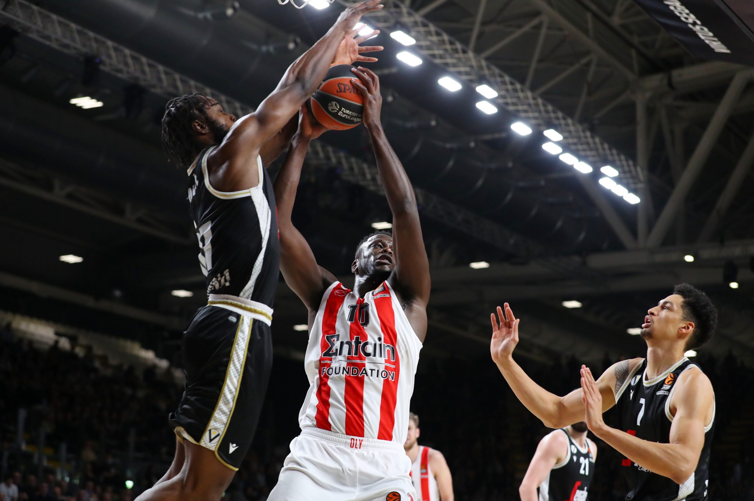 Νovibet: Ολυμπιακός – Βίρτους με ειδικά στοιχήματα