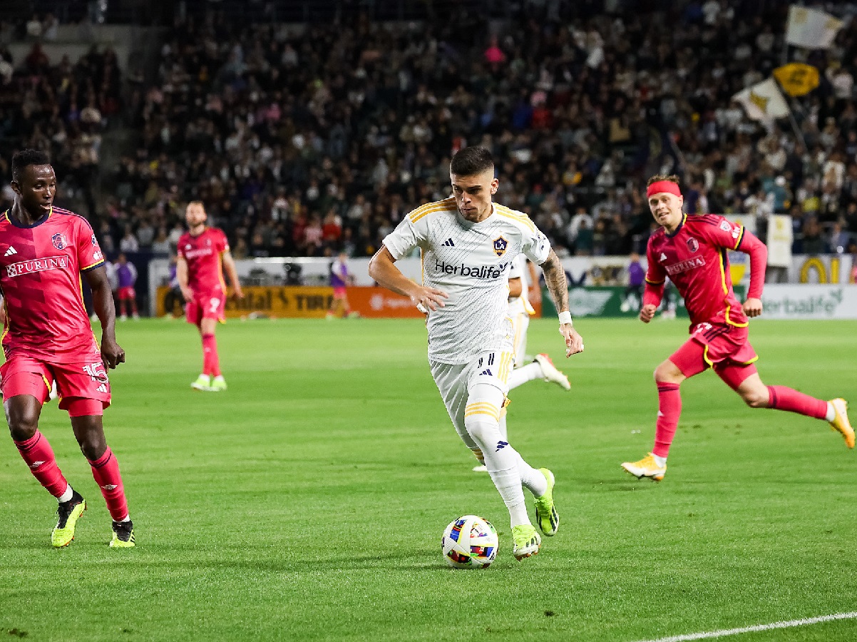 xioyston-ntainamo-los-antzeles-gkalaksi-201024