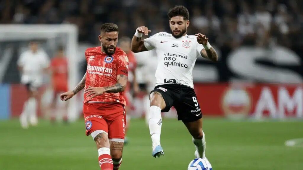 Αρχεντίνος Τζούνιορς Κορίνθιανς