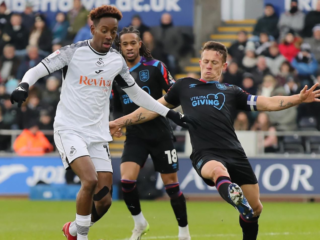 Χάντερσφιλντ - Σουόνσι