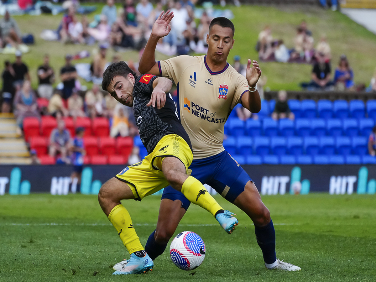 nioykastl-tzets-oyelingkton-foiniks-190424