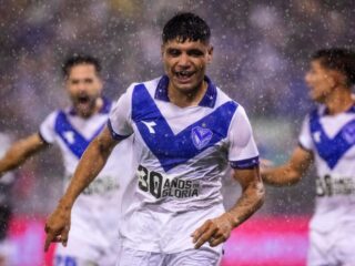 Ιντεπεντιέντε Ριβαδάβια - Βελέζ Σάρσφιλντ