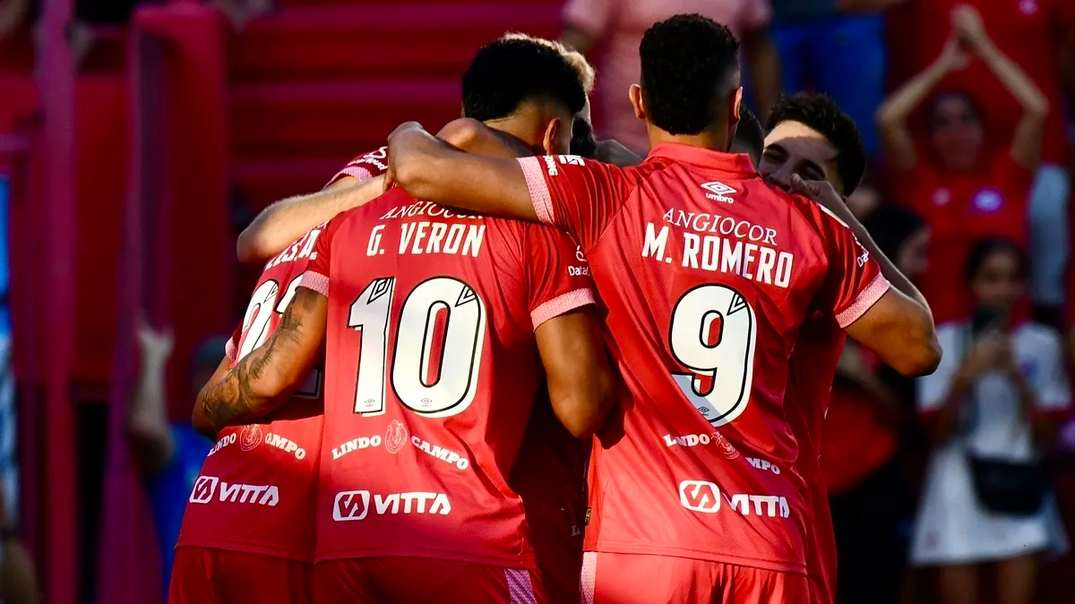 arxentinos-tzoyniors-rasingk-montevideo-100424