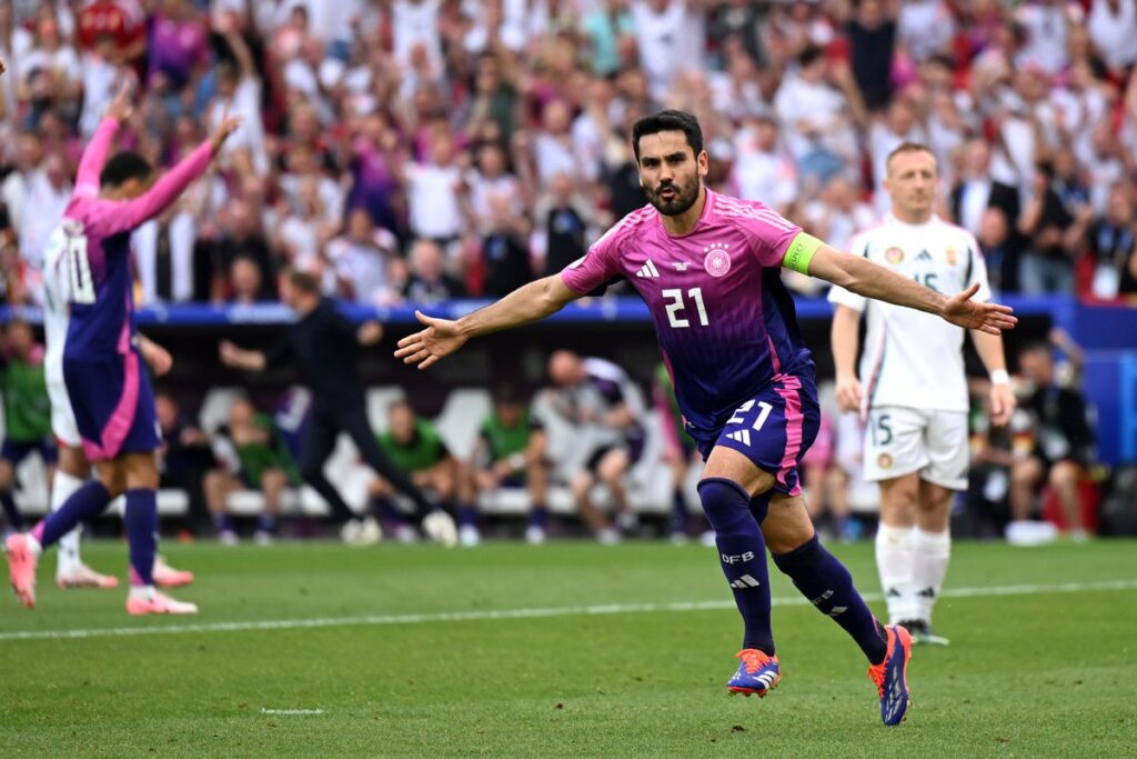 Τσεκάρουν τα εισιτήρια για τους 16