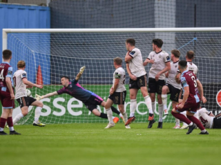 Γκάλγουεϊ Γιουν. - Ντρόχεντα Γιουν.