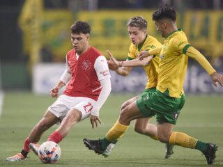 Ντεφένσα Χουστίσια - Ιντεπεντιέντε