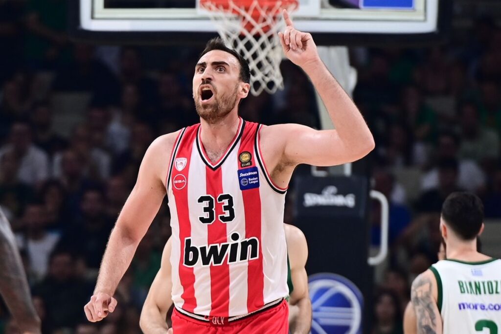 Μιλουτίνοβ Ολυμπιακός