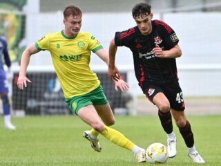 Κρουσέιντερς - Καερναρφόν