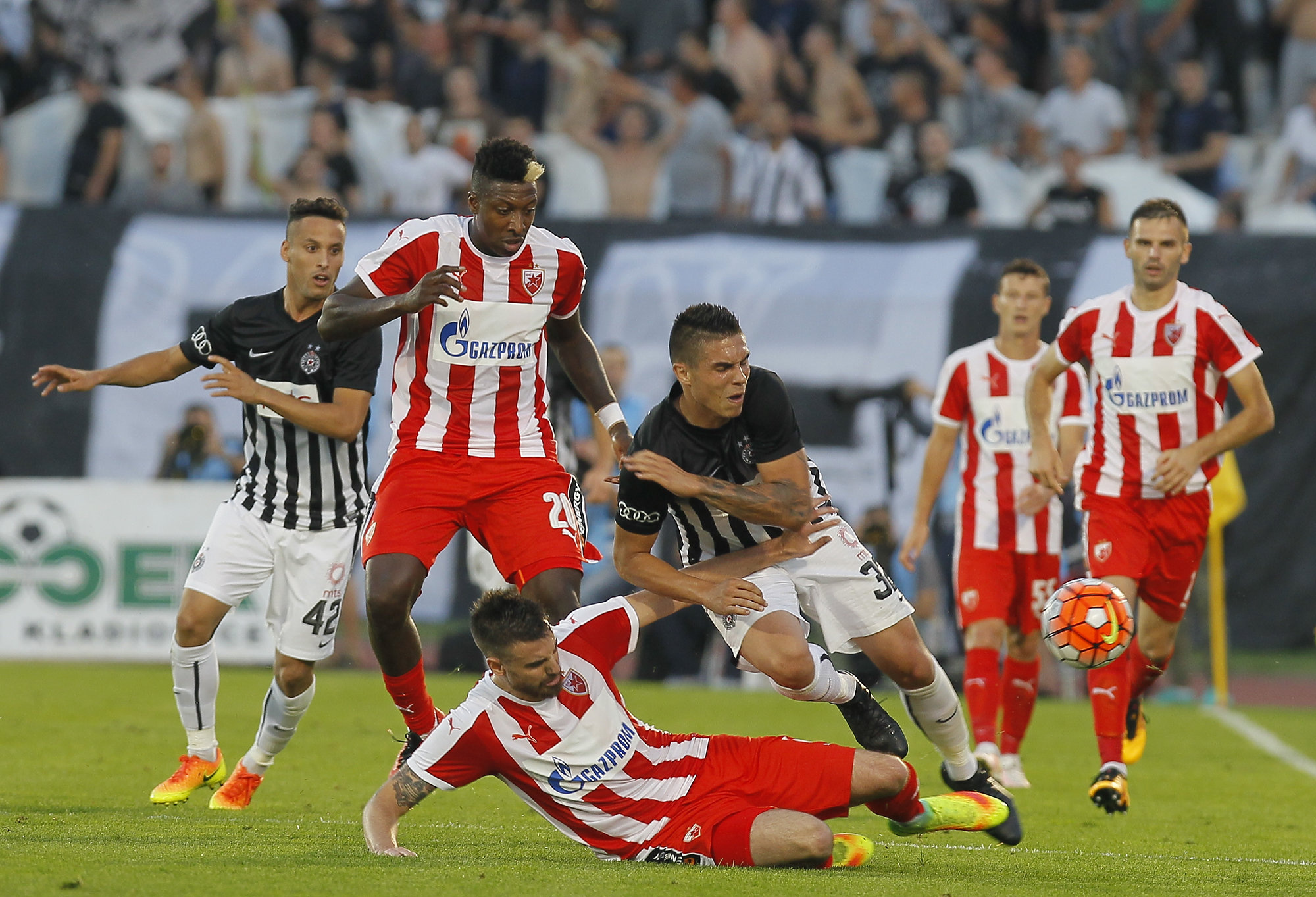 giavor-erythros-asteras-231125