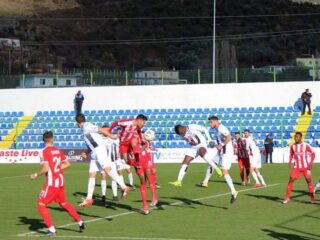 Σκεντερμπέου - Λάτσι