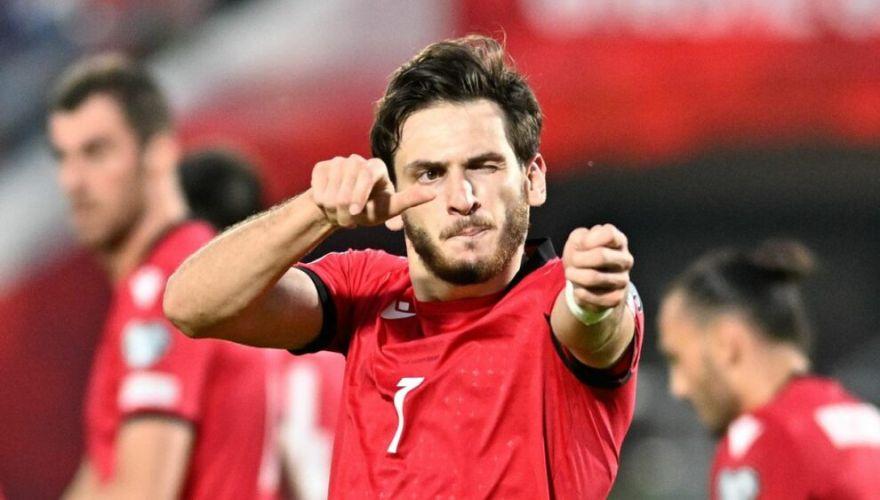 Φόρμα και ένα προκλητικά υψηλό G/G