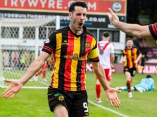 Κουίνς Παρκ - Πάρτικ Θιστλ