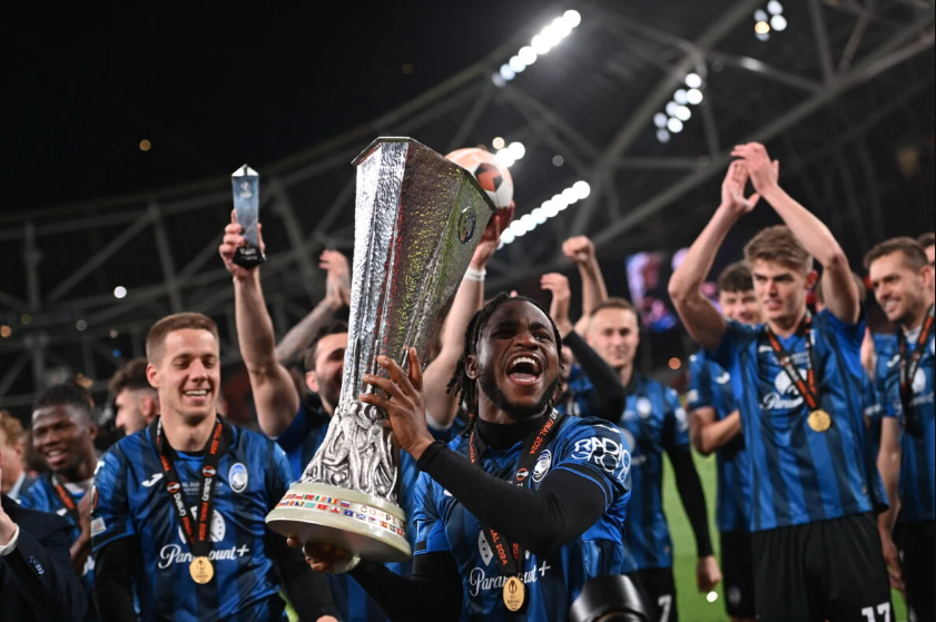 Πώς κερδίζει ενώ λέει τα ίδια;