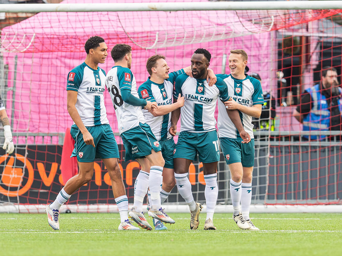 morkam-karlail-121124