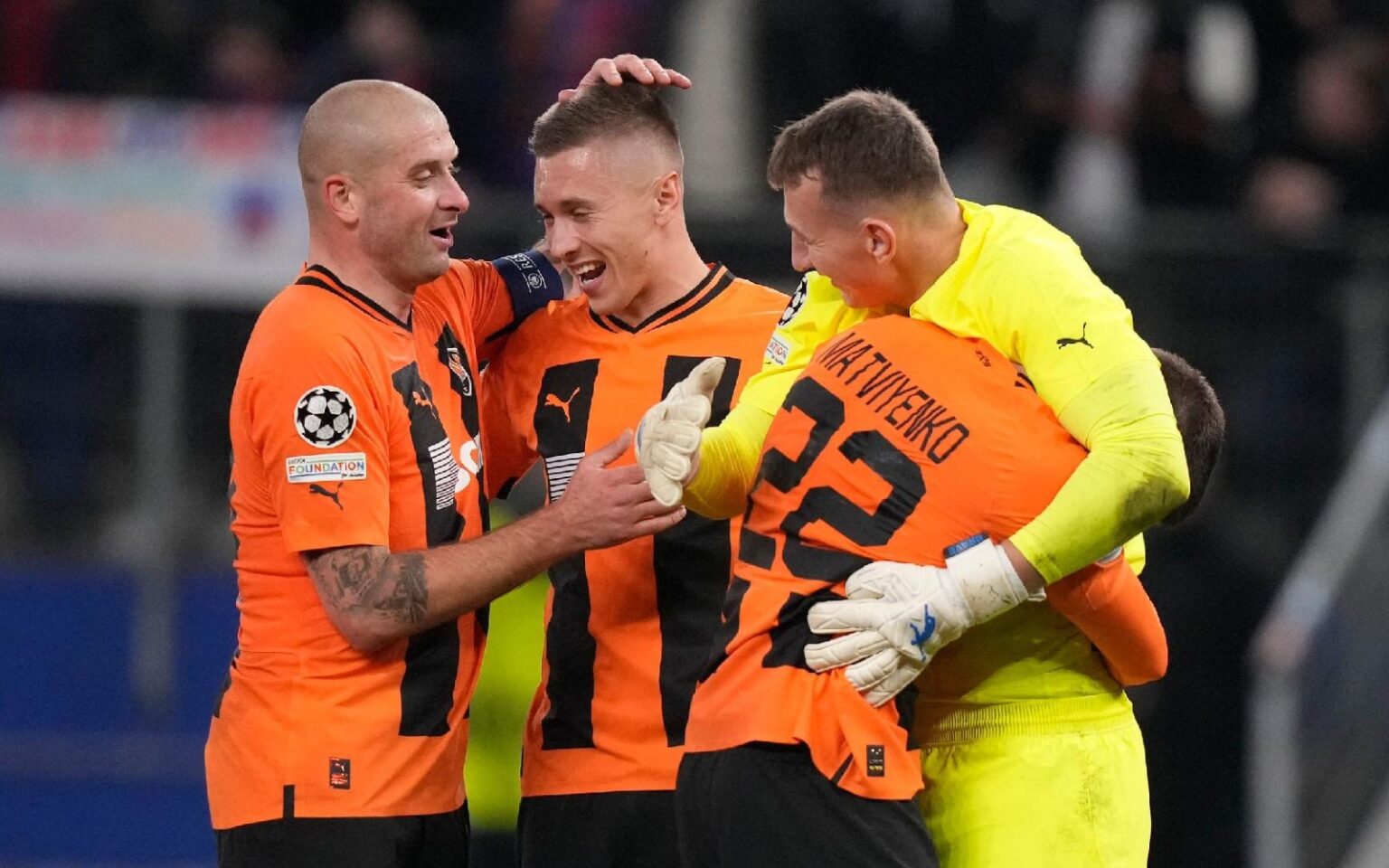 Σπάνε το ρόδι οι Ουκρανοί