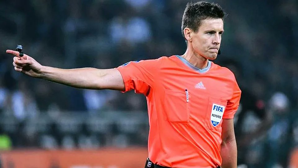 Διαιτητής στο Σπόρτινγκ - Μάντσεστερ Σίτι