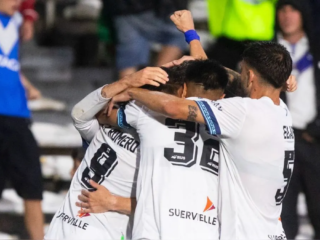 Βελέζ Σάρσφιλντ - Σαρμιέντο