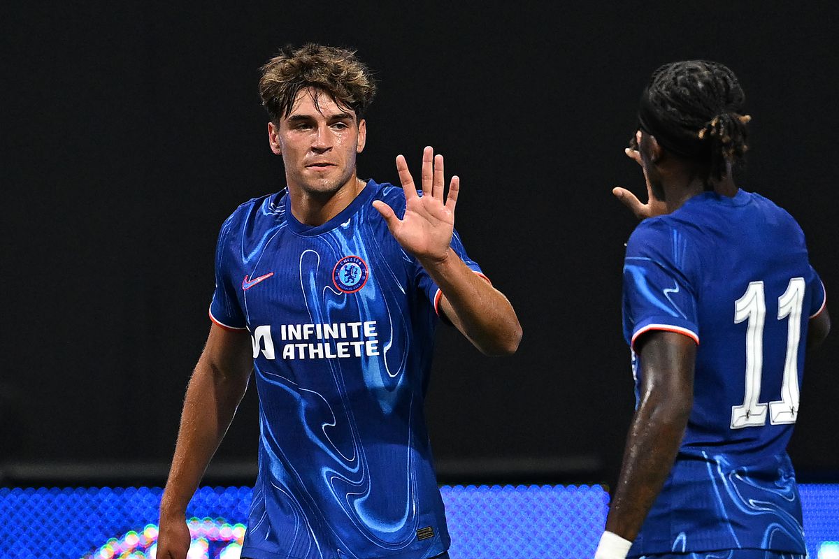 Τρίγωνα, κάλαντα μες το Στάμφορντ Μπριτζ!