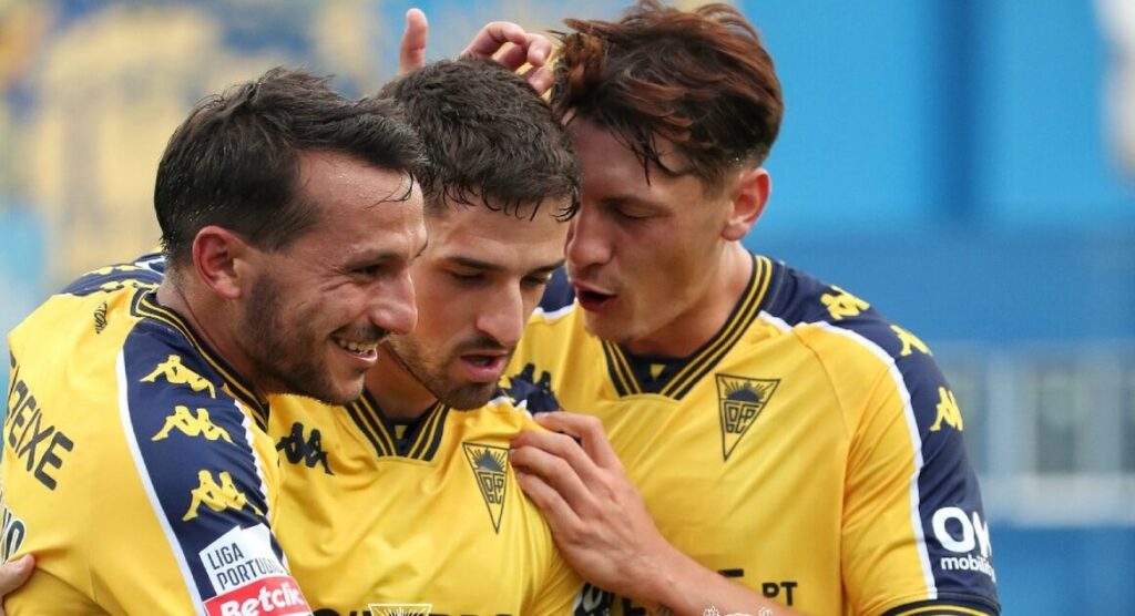 H Εστορίλ «κοντράρει» τη Μορεϊρένσε