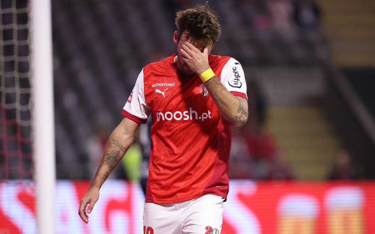 Δύο αντίθετοι κόσμοι