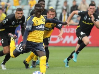 Μπρίσμπεν Ρόαρ - Σέντραλ Κοστ Μαρίνερς