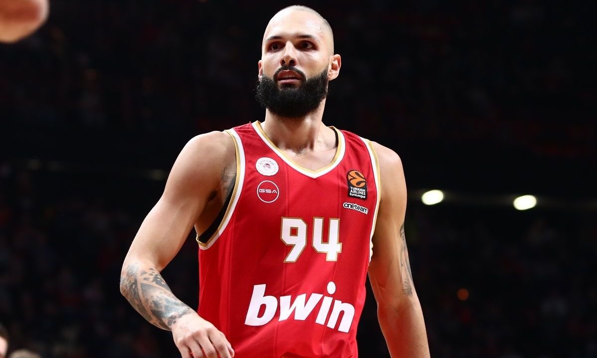 Ο Φουρνιέ δείχνει την κλάση του