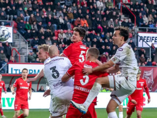 Γκόου Αχέντ Ιγκλς - Τβέντε