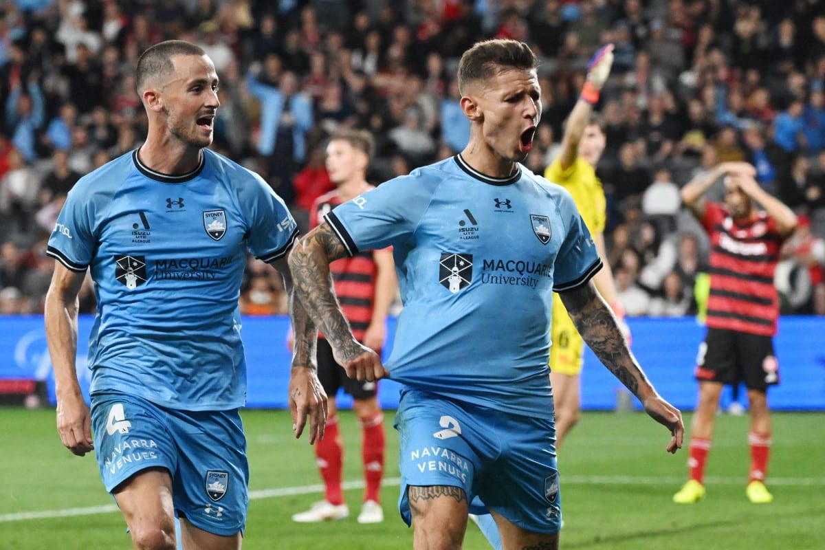 oyelingkton-foiniks-sidnei-fc-150125