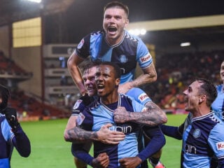 Γουίκομ - Μπάρνσλι