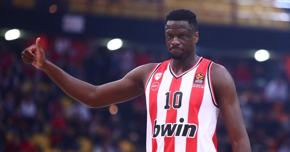 Περιμένει βοήθεια από Φαλ ο Ολυμπιακός