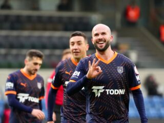 Μπασάκσεχιρ - Άδανα Ντεμίρσπορ