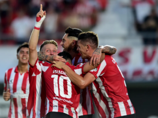 Ιντεπεντιέντε Ριβαδάβια - Εστουδιάντες