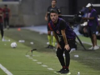 Νιούελς Ολντ Μπόις - Ντεφένσα Χουστίσια