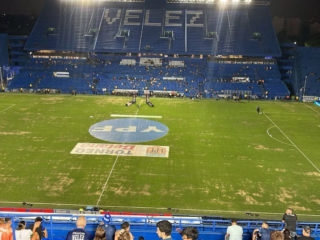 Βελέζ Σάρσφιλντ - Σαν Λορέντζο