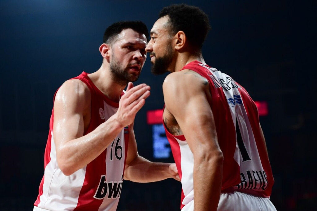 Κώστας Παπανικολάου