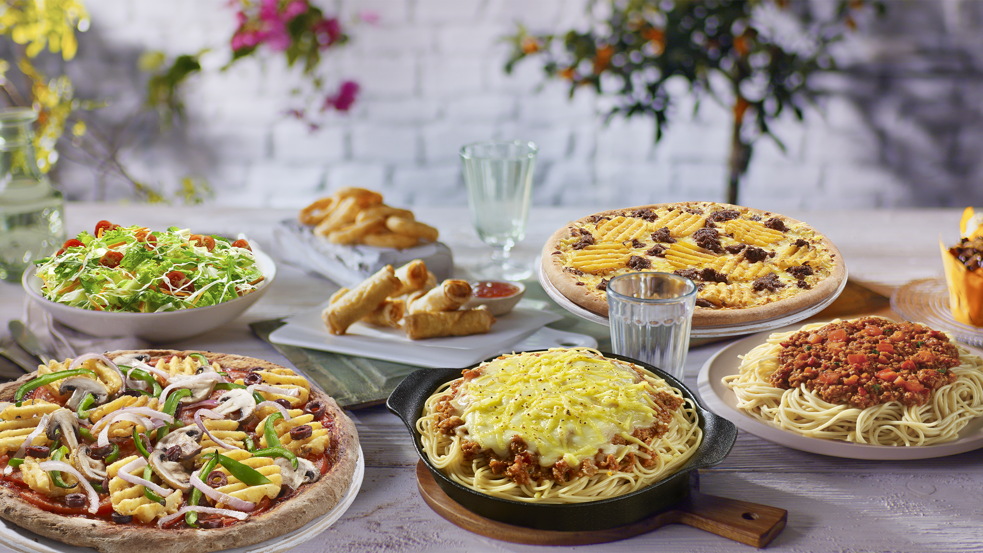 ΕΚΠΛΗΞΕΙΣ ΣΤΟ ΣΑΡΑΚΟΣΤΙΑΝΟ ΤΡΑΠΕΖΙ ΑΠΟ ΤΗΝ PIZZA FAN