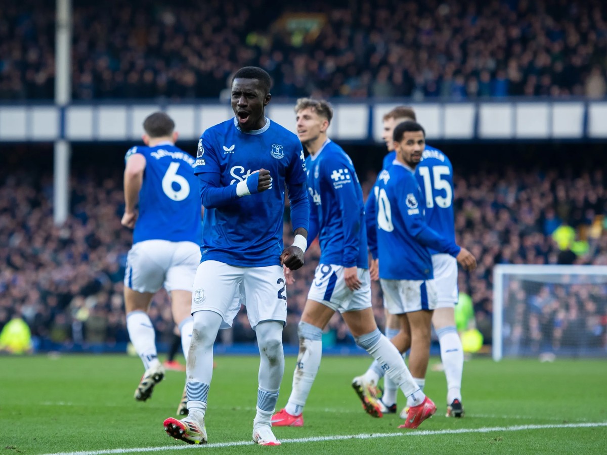 H… ορφανή από ηγέτη και συναισθηματική επιστροφή