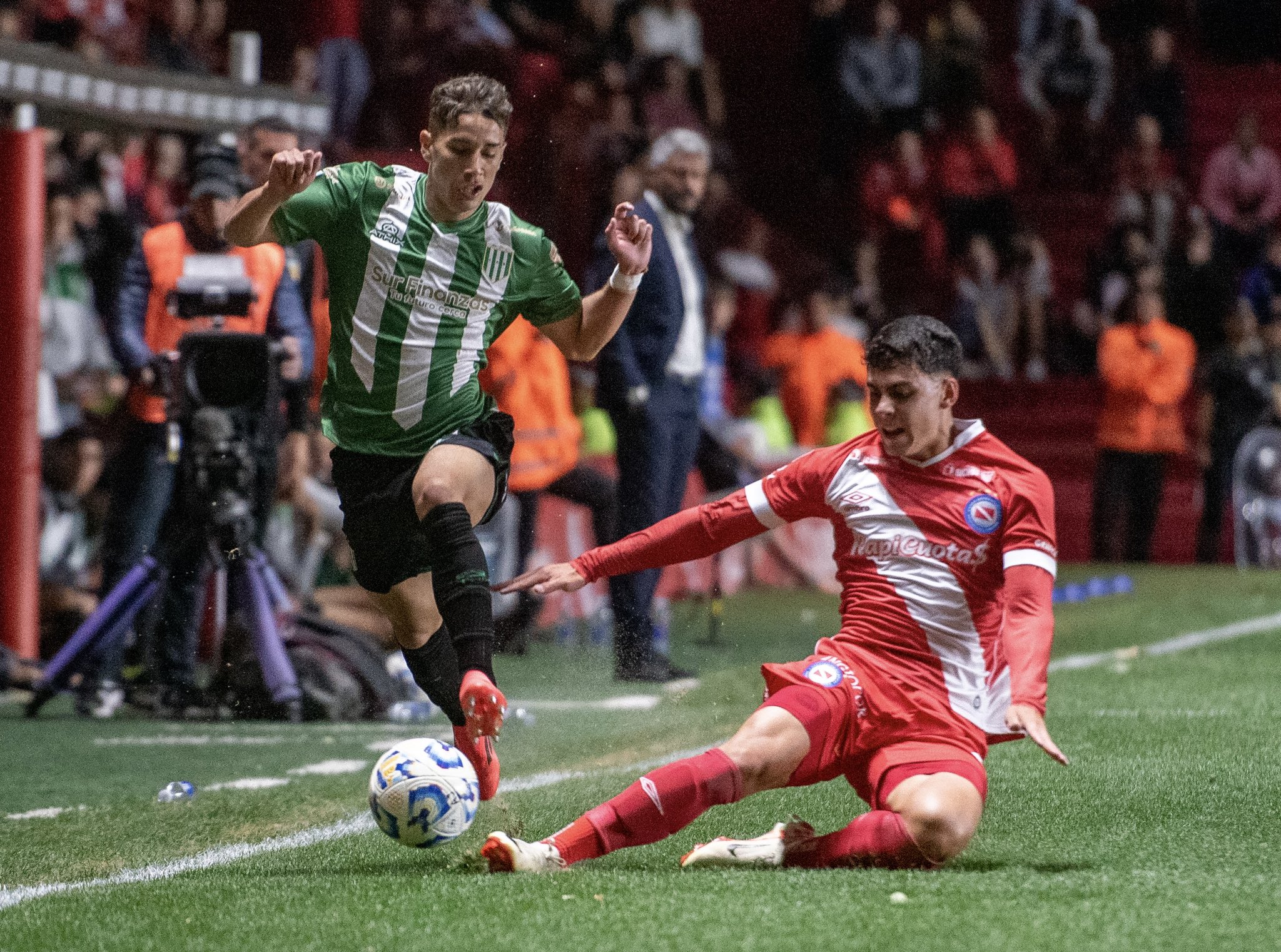 mpanfilnt-arxentinos-tzoyniors-080325