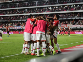 Καραμπόμπο - Εστουδιάντες