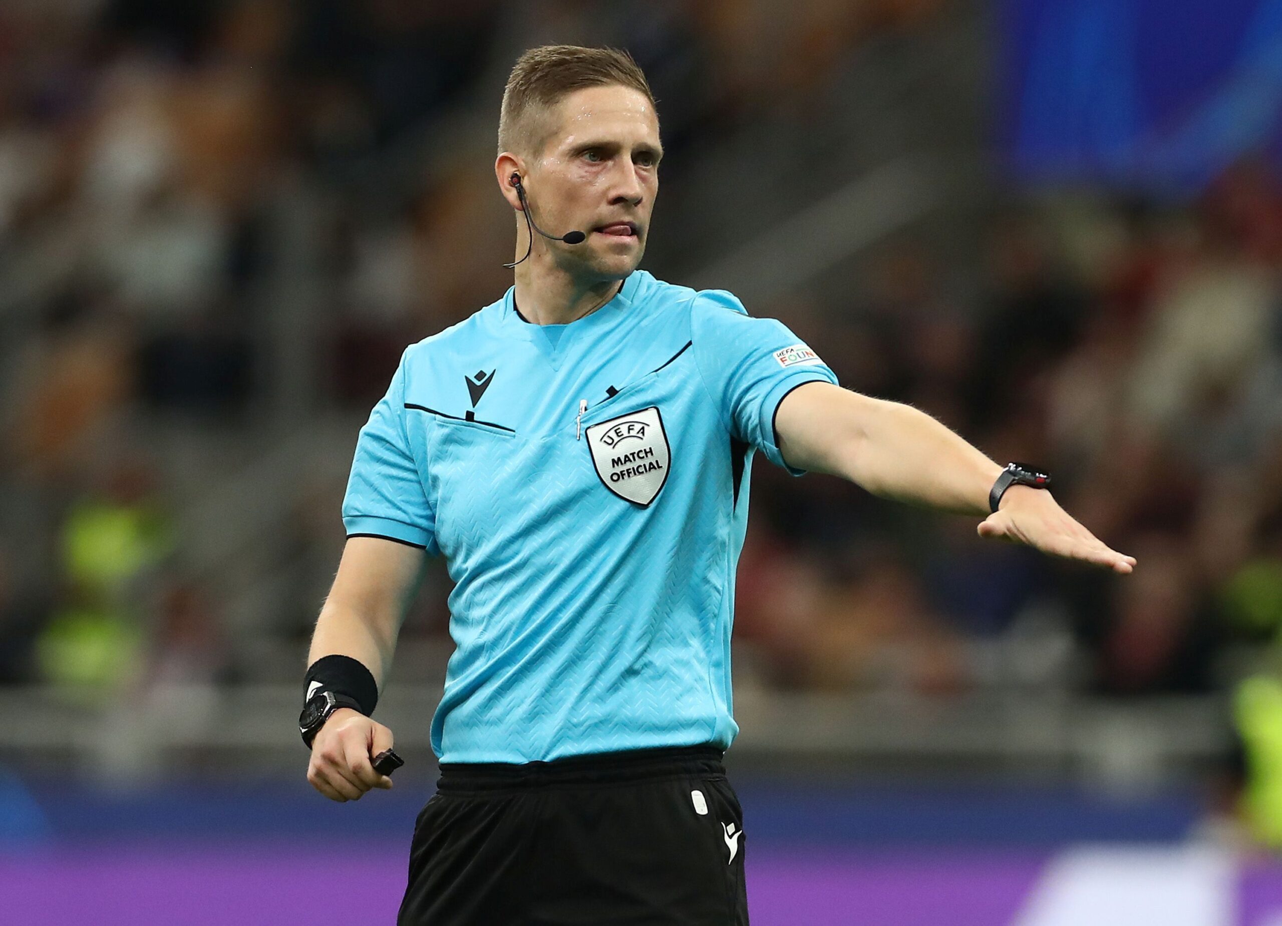 διαιτητης μπαρτσα ντορτμουντ