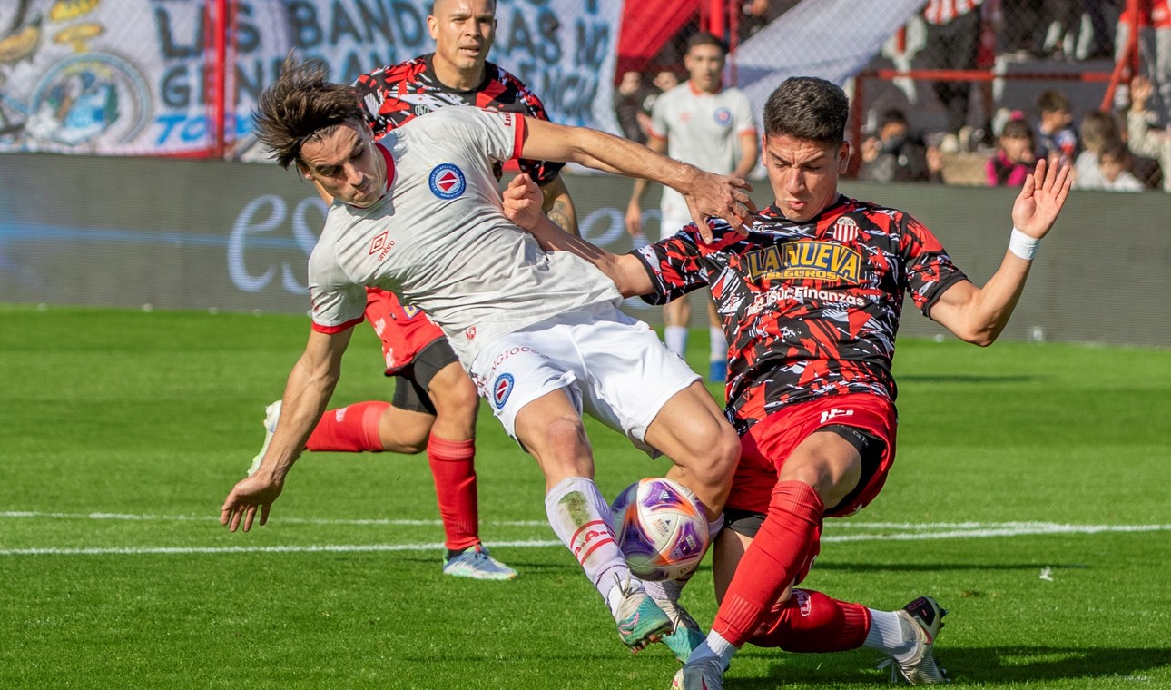 arxentinos-tzoyniors-mparakas-sentral-230425