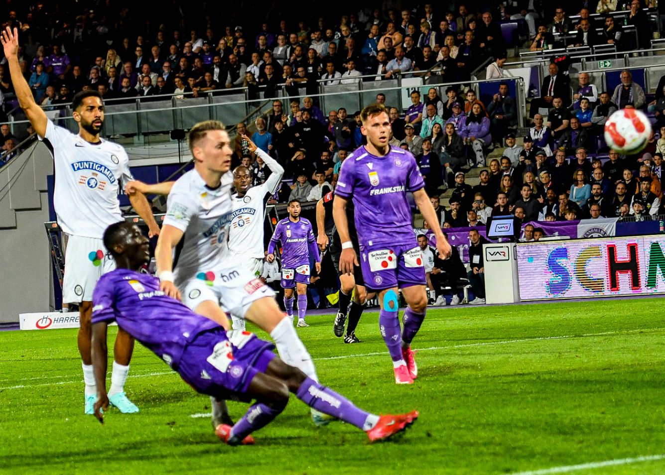 stoyrm-gkrats-aoystria-viennis-270425